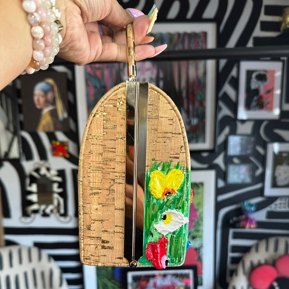 LONDON ROCK HANDPAINTED 3D WILDFLOWERS CORK BAG - Picture 3 of 4